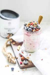Cremiges Himbeer-Joghurt Eis mit Superfoods