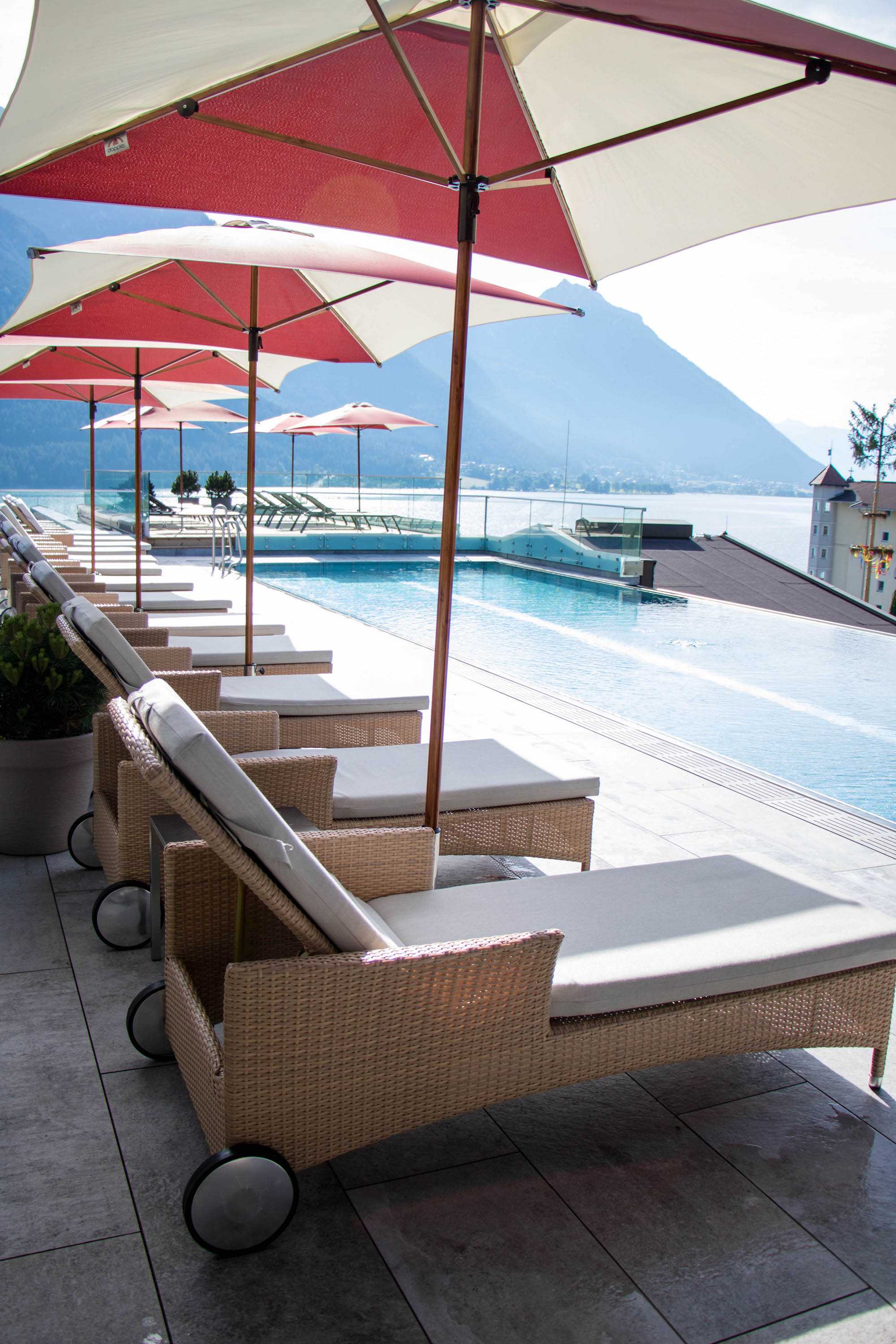 Poolbereich am Skydeck im Hotel Karwendel in Tirol 